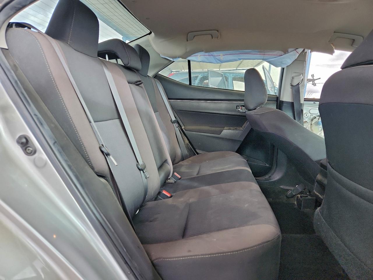 Toyota Corolla L Image 10