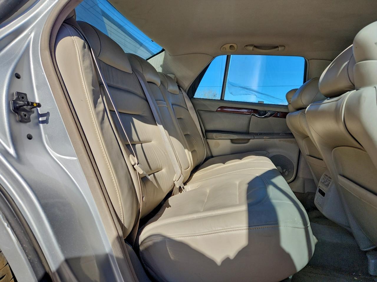 Cadillac DeVille Image 7