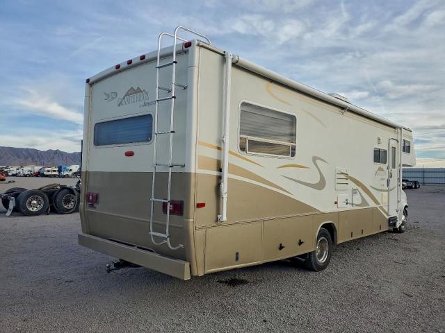 Ford Econoline E450 Super Duty Cutaway Van Image 4