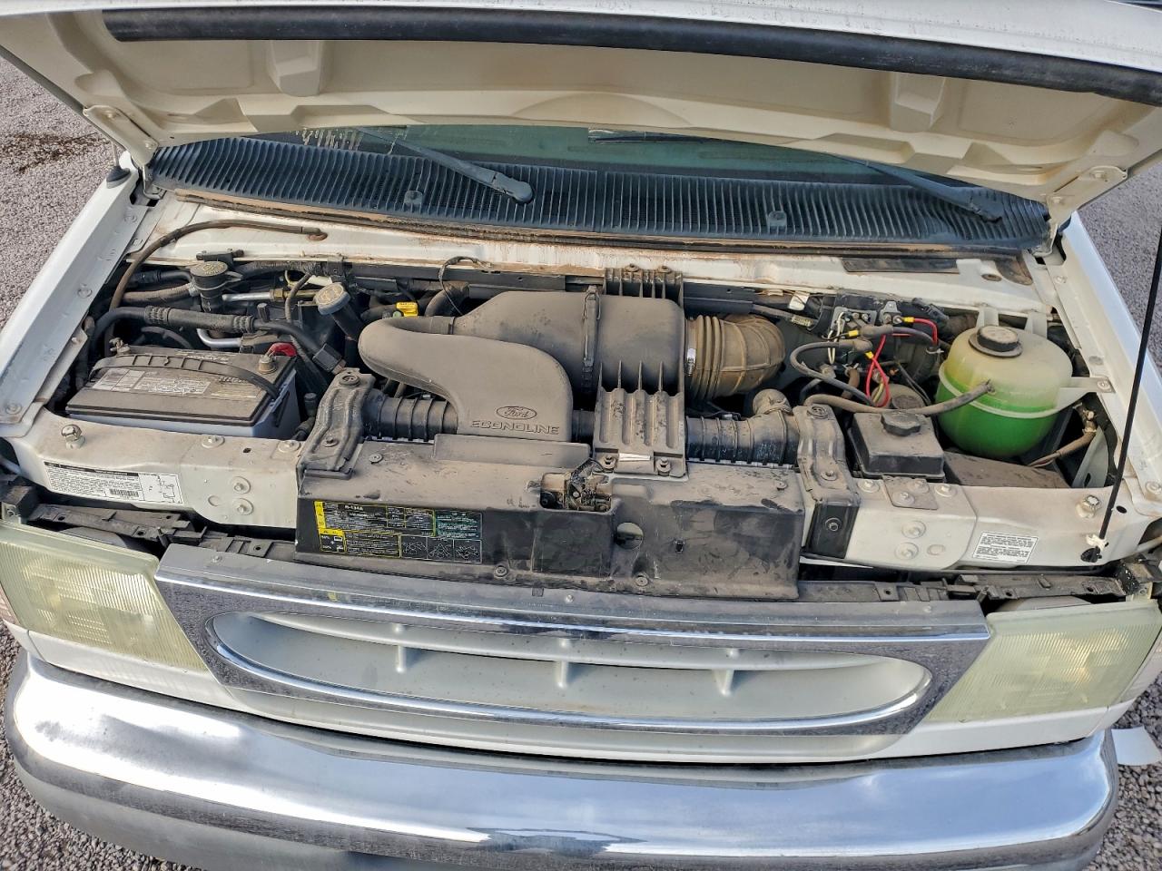 Ford Econoline E450 Super Duty Cutaway Van Image 6