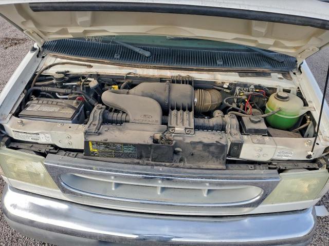 Ford Econoline E450 Super Duty Cutaway Van Image 6