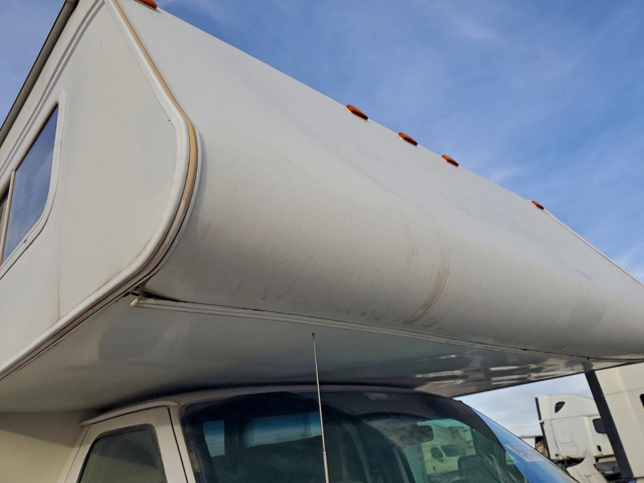 Ford Econoline E450 Super Duty Cutaway Van Image 8