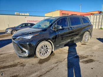  Salvage Toyota Sienna