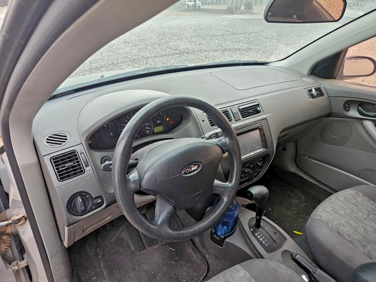 Ford Focus Zx4 Image 4