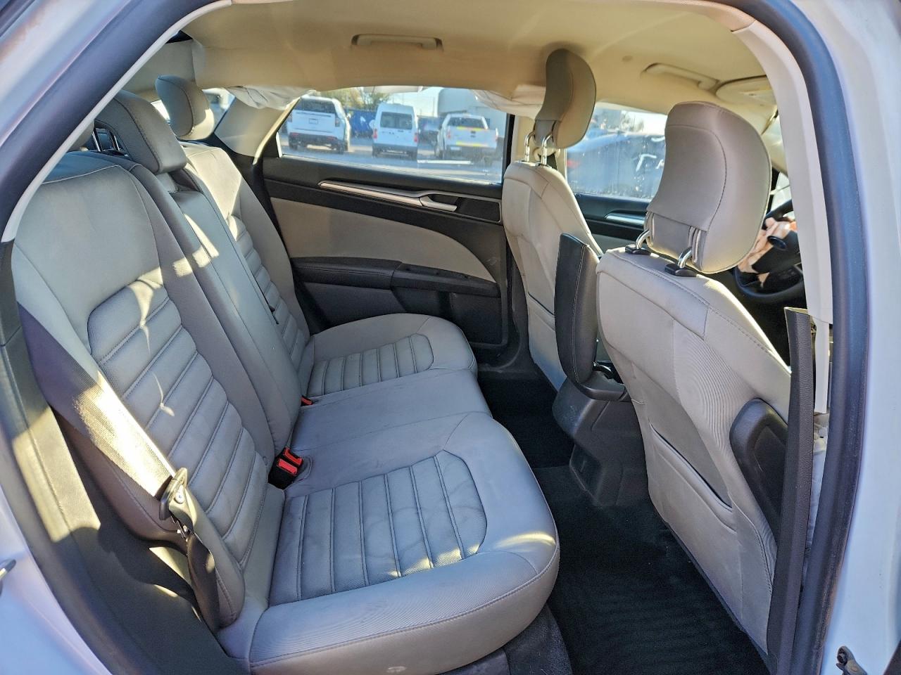 Ford Fusion S Hybrid Image 5